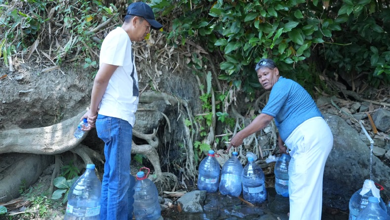 Derita Warga Bekasi saat Kemarau Panjang, Cari Air Bersih hingga Karawang