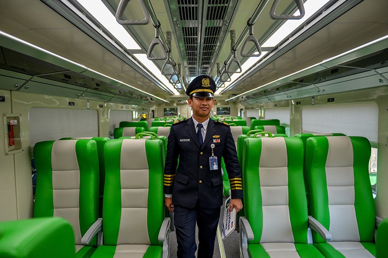 Kereta Pengumpan untuk Kereta Cepat dari Stasiun Bandung Menuju Padalarang - Bagian 3