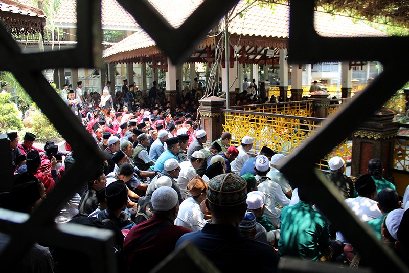 Makam Gus Dur Didatangi 4.000 Peziarah Dalam Sehari - Bagian 1
