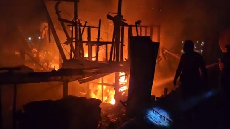 2 Kapal Terbakar Hebat di Pelabuhan Perikanan Samudera Belawan, 8 Mobil Damkar Dikerahkan