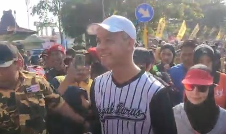 Jalan Sehat di Surabaya, Ganjar Ajak Warga Rajin Berolahraga