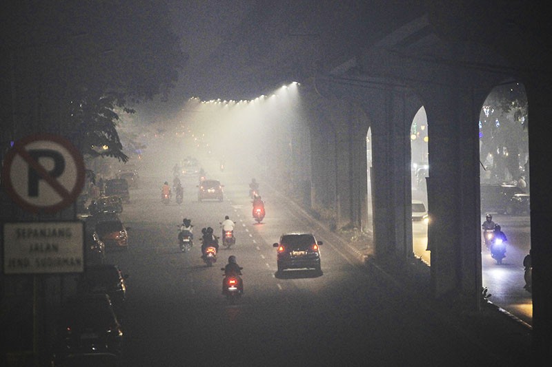 Kabut Asap Pekat Menyelimuti Kota Palembang, Siswa Belajar Daring - Bagian 3