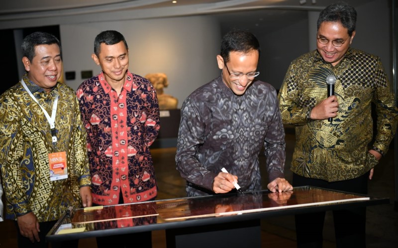 Mendikbud Ristek Nadiem Makarim Resmikan Museum Batik Indonesia di TMII