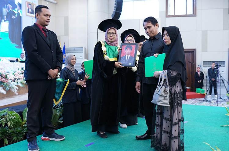 Viral Ayah Wakili Wisuda Almarhum Lintang Ramadhan di  Unisa Yogyakarta