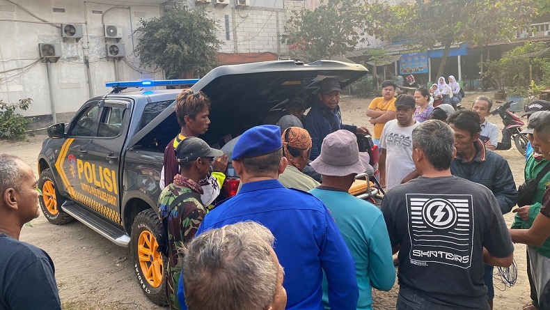 Terjatuh saat Tarik Jaring Ikan, Nelayan Meninggal di Perairan Santolo Garut