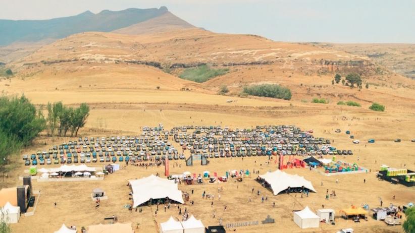 Keren, 796 Suzuki Jimny Berhasil Cetak Rekor Dunia Nyalakan Lampu Mobil