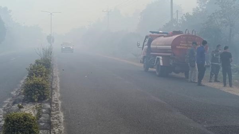 10 Hektare Lahan Hutan Kota Terbakar, Asap Tebal Selimuti Jalan By Pass Koba
