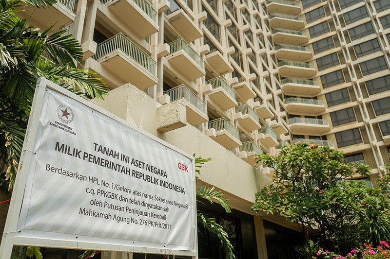 Hotel Sultan Dipasang Spanduk ^Tanah Milik Negara^ - Bagian 4