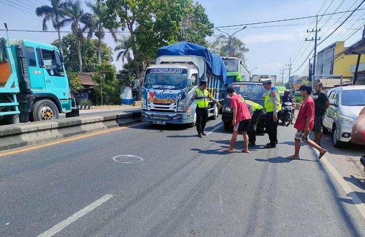 Kecelakaan Di Malang, Senggolan Motor Mahasiswa Baru Tewas Tertabrak Truk