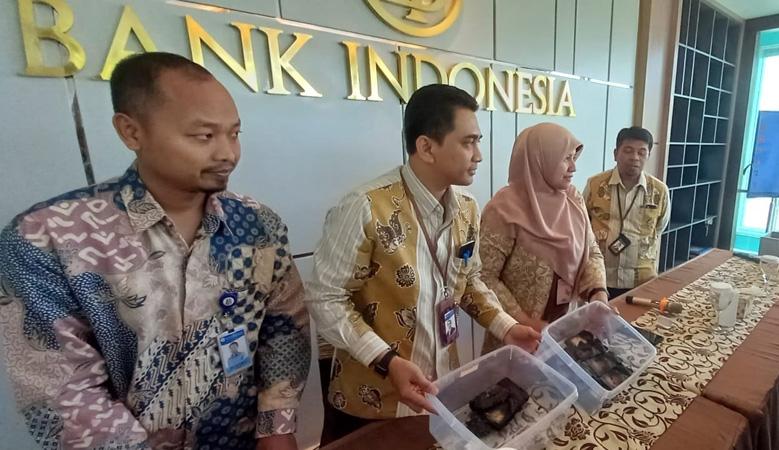 title BI Solo Ganti Uang Korban Kebakaran di Pasar Kliwon, Ini Jumlah Nominalnya BI Solo Ganti Uang Korban Kebakaran di Pasar Kliwon, Ini Jumlah Nominalnya