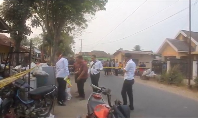 title Selongsong Peluru Meledak di Tempat Rongsokan Oku Timur, 4 Orang Terluka Selongsong Peluru Meledak di Tempat Rongsokan Oku Timur, 4 Orang Terluka