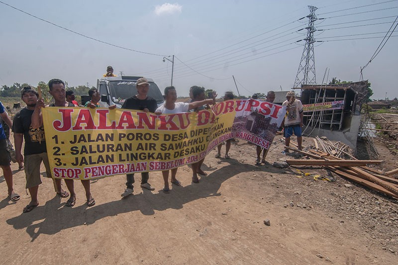 Warga Klaten Protes, Jalan Desa-Irigasi Hilang akibat Pembangunan Tol Solo-Yogyakarta - Bagian 1