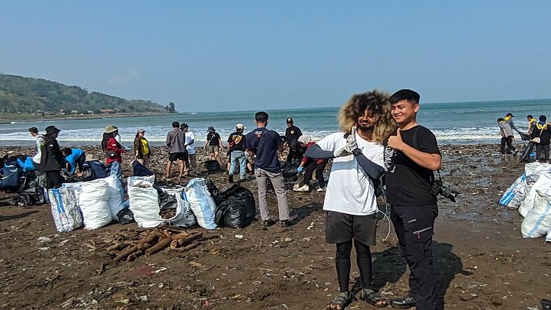 Warga Berdatangan ke Pantai Cibutun Sukabumi, Berburu Selfie dengan Pandawara Group 