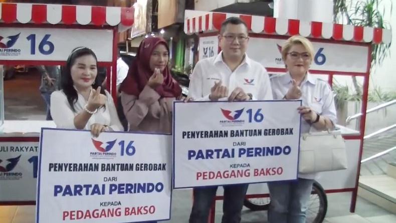 Penjual Bakso di Manado Dapat Gerobak Partai Perindo, Senang Langsung Terima dari HT