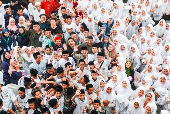 Sowan ke Kiai Ponpes Babakan Ciwaringin, Sandiaga Uno Nostalgia Teringat Minta Doa Bangun Tol Cipali