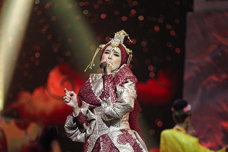 Duet Inul Daratista dan Mulan Jameela Meriahkan HUT GTV Amazing 21 - Bagian 4