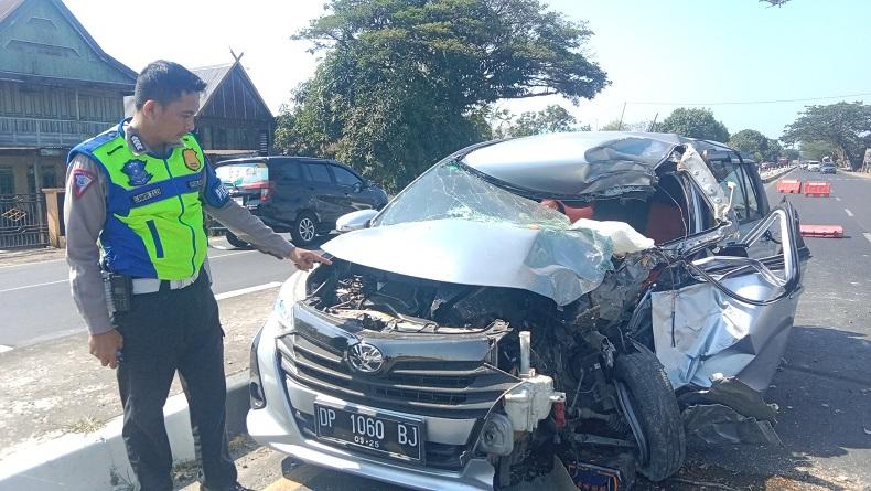Kecelakaan di Pangkep Hari Ini, Toyota Calya Tabrak Pohon, 1 Orang Tewas 2 Luka