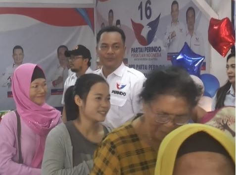 Dapat Paket Sembako, Warga Pematangsiantar Doakan Partai Perindo Sukses di Pemilu 2024