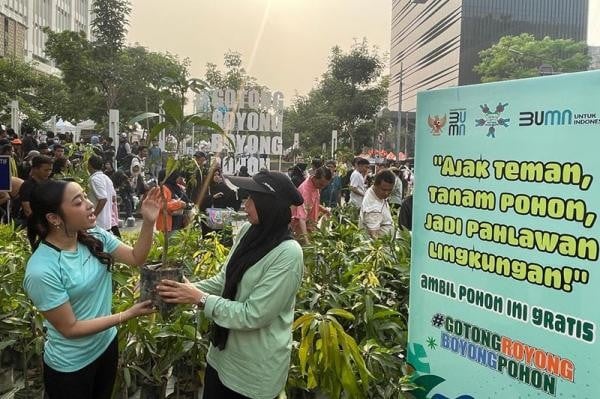 Gotong Royong Boyong Pohon Tekan Polusi Udara di Jabodetabek - Bagian 3
