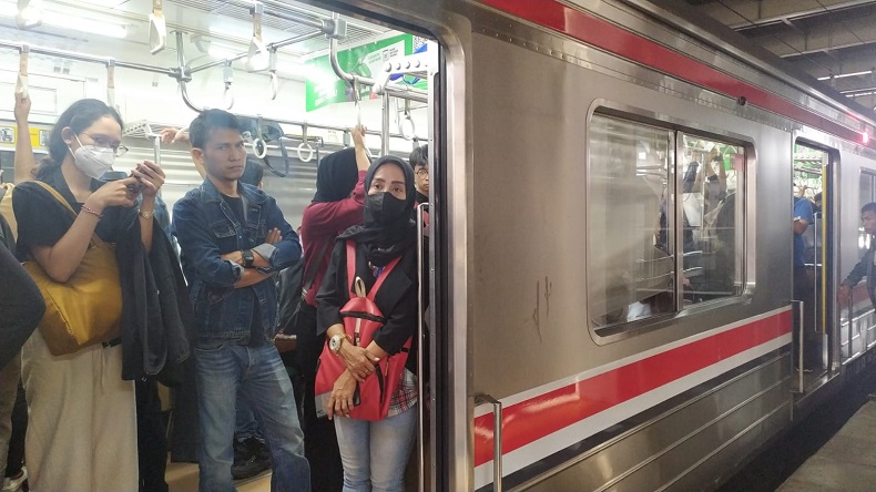 Krl Tertahan Hingga Sejam Imbas Gangguan Sinyal Di Stasiun Manggarai 4566