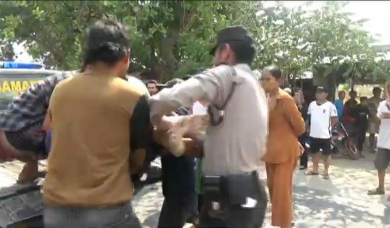 Kecelakaan di Tuban, Pemotor Tewas usai Terlilit Kabel Listrik dan Jatuh ke Kolong Truk  