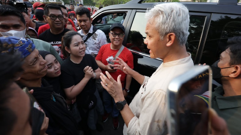 title 2 Perempuan Cirebon Nangis Gegara TikTok Shop Ditutup, Ini Solusi Ganjar Pranowo 2 Perempuan Cirebon Nangis Gegara TikTok Shop Ditutup, Ini Solusi Ganjar Pranowo