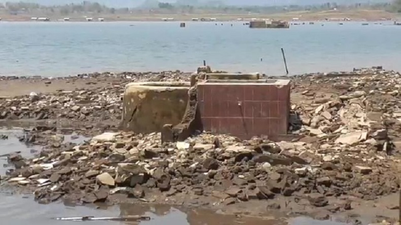 Waduk Jatigede Sumedang Seperti Kota Mati, Bangunan Bermunculan di Tengah Perairan