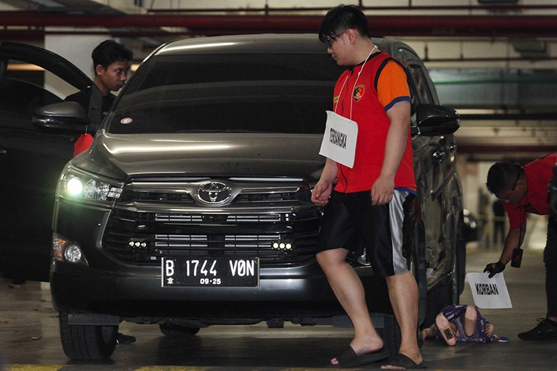 Rekonstruksi Anak Anggota DPR Aniaya Pacar hingga Tewas, Ada Adegan Melindas Korban - Bagian 1