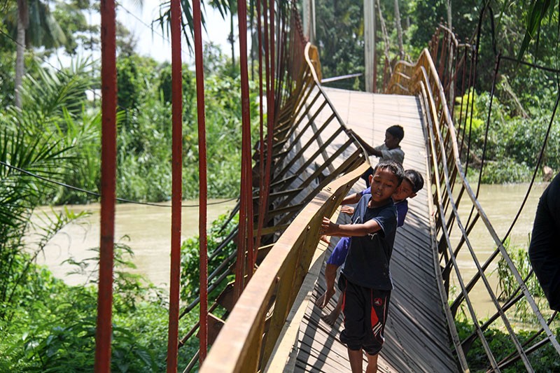 Jembatan Gantung Penghubung 6 Kecamatan di Aceh Utara Ambruk - Bagian 1