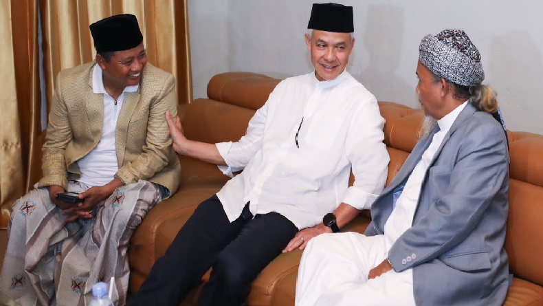 Ganjar Ngobrol Serius dengan Uu di Ponpes Miftahul Huda Manonjaya, Bahas Cawapres?