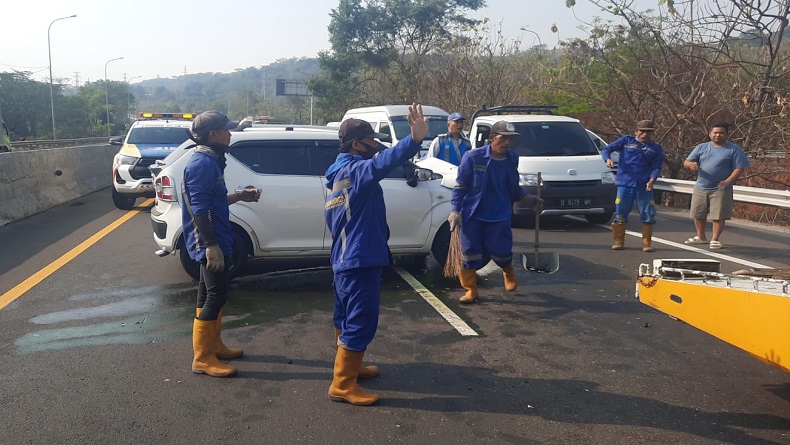 Kecelakaan di Tol Cipularang, Suzuki Ignis Tabrak Belakang Truk, 1 Orang Luka Berat