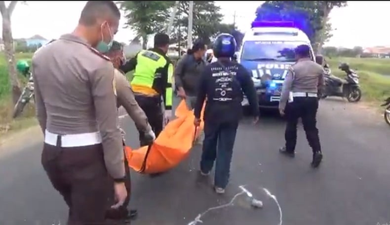 Kecelakaan di Jombang, Pengendara Motor Tewas Tertabrak Pikap saat Nyalip