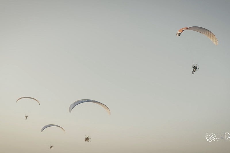 Mirip Game PUBG, Begini Hamas Menyerang Israel dari Udara dengan Paralayang - Bagian 1