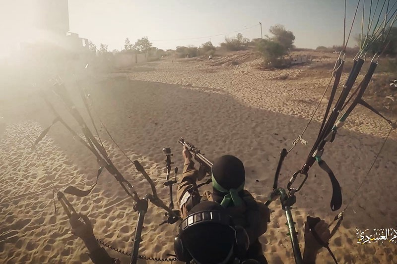 Mirip Game PUBG, Begini Hamas Menyerang Israel dari Udara dengan Paralayang - Bagian 3