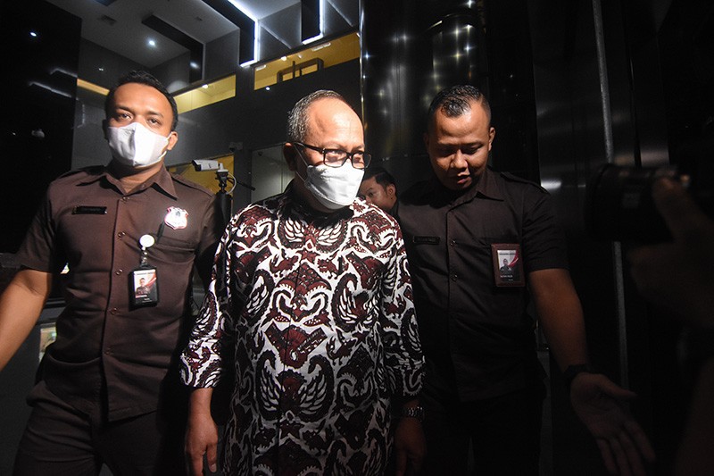 Sekjen Kementerian Pertanian Kasdi Subagyono Diperiksa KPK 11 Jam - Bagian 1