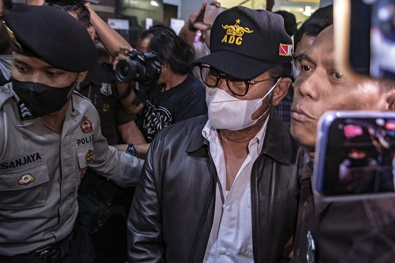 Dijemput Paksa KPK, Syahrul Yasin Limpo Diborgol  - Bagian 2