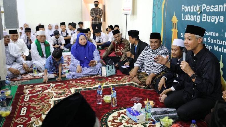 Ganjar Pranowo Silaturahmi ke Ponpes Nurul Ibad dan Ziarah ke Makam Ulama Betawi