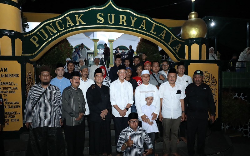 Ganjar Pranowo Silaturahmi ke Ponpes Suryalaya Tasikmalaya dan Diajarkan Sabar