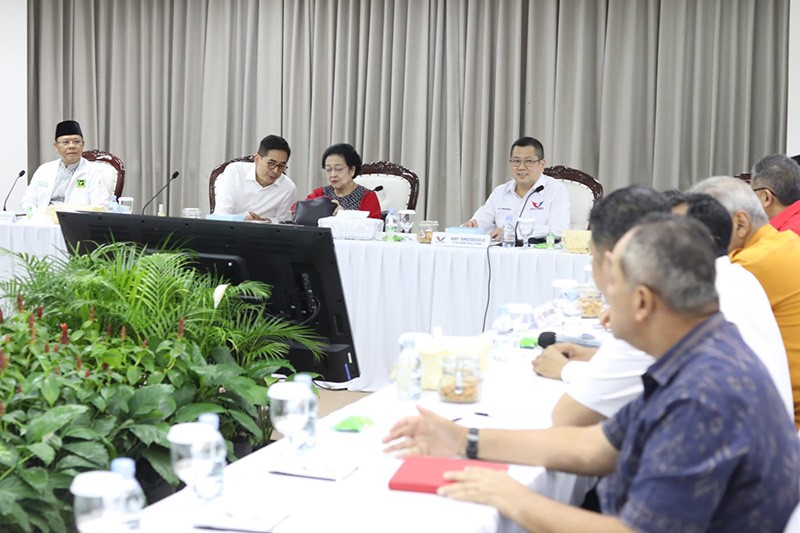 Disambut HT, Megawati Hadiri Rapat bersama Ketum Parpol Pendukung Ganjar - Bagian 3