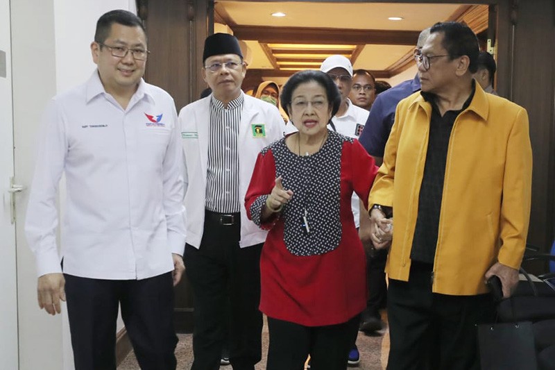 Disambut HT, Megawati Hadiri Rapat bersama Ketum Parpol Pendukung Ganjar - Bagian 2