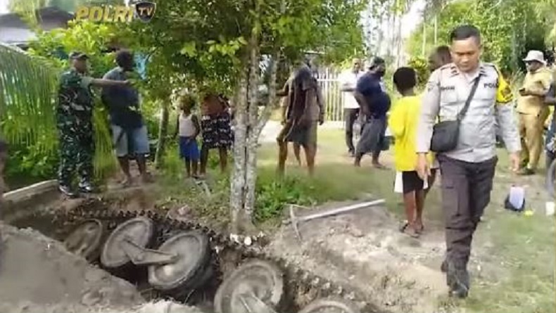 Viral Penemuan Tank Peninggalan Perang Dunia II Terkubur dalam Tanah di Papua
