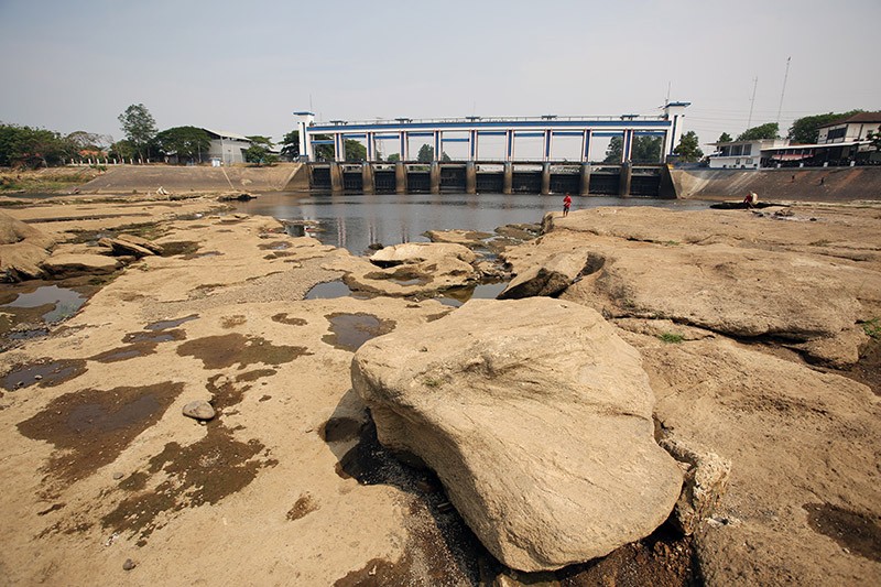 Penampakan Sungai Cisadane Semakin Kering - Bagian 1