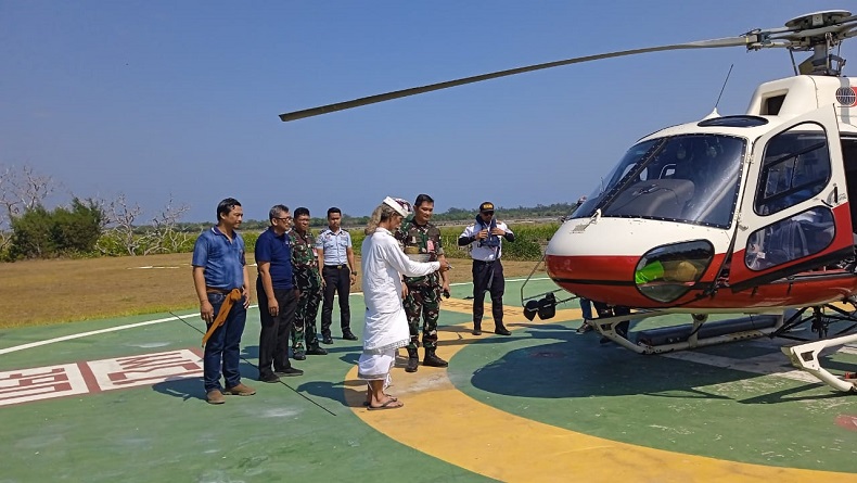 Helikopter BNPB Tiba di Denpasar Bantu Padamkan Kebakaran TPA Suwung