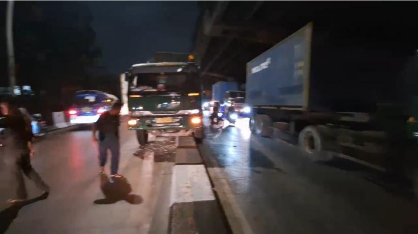 Ngantuk, Sopir Mobil Boks Tabrak Truk Kontainer Di Ancol Jakut