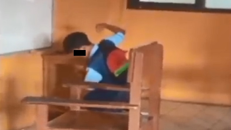 Viral Aksi Pelajar Pukuli Teman Dalam di Banten Kelas gegara Saling Ejek