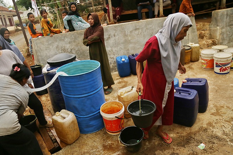 Warga Gunungguruh Sukabumi Sudah 4 Bulan Kesulitan Air Bersih - Bagian 1