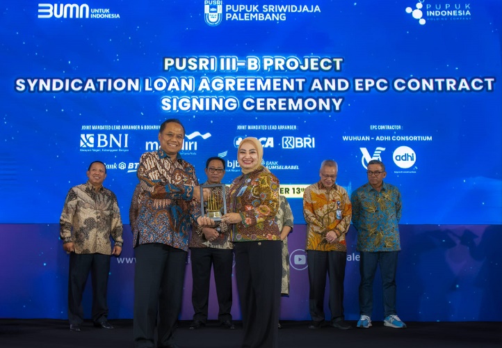 Komitmen Dorong Ekonomi, bank bjb Teken Kredit Sindikasi Pembangunan Pabrik Pusri III