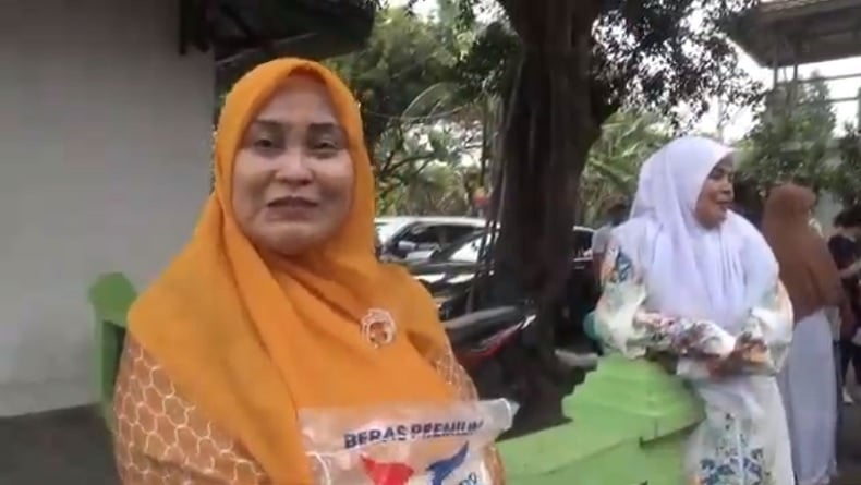 Dapat Beras dengan Harga Murah, Warga Ciputat: Terima Kasih Partai Perindo Semoga Sukses