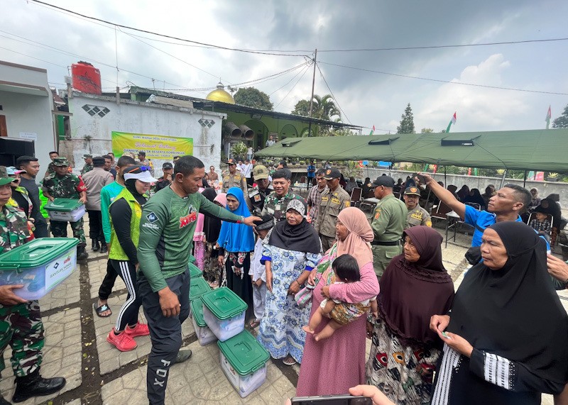 Korem 061 Suryakencana Berikan Sembako dan Pengobatan Gratis untuk Warga Bogor - Bagian 2