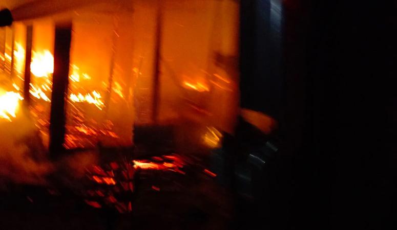  Kebakaran Hanguskan Kandang Ayam di Baradatu, Kerugian Ratusan Juta Rupiah